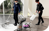 オフィスクリーニングの清掃風景1